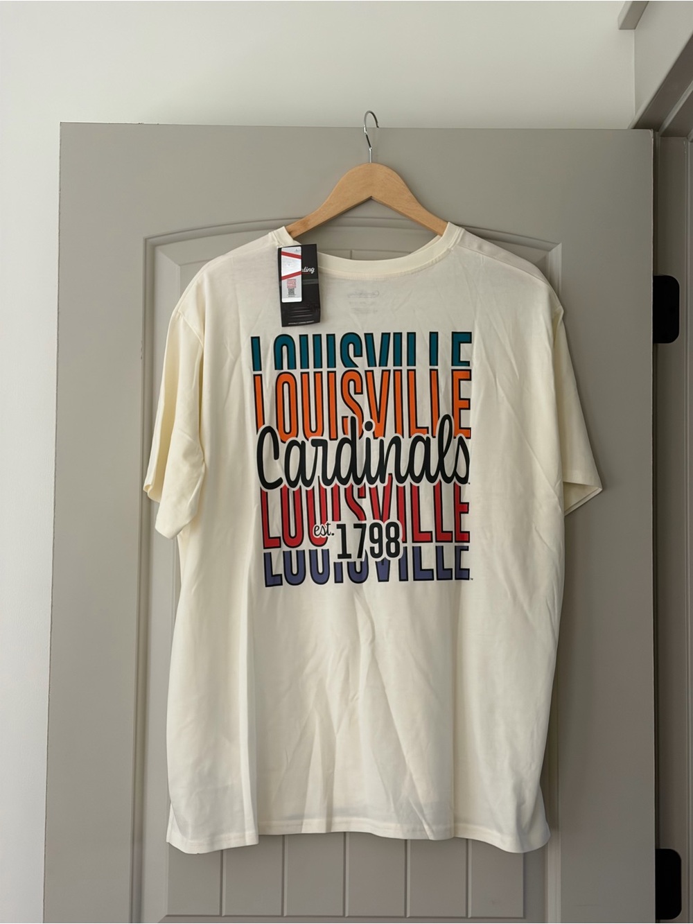 NWT Captivating Louisville Cardinals T-Shirt Mens 2XL Cream Pocket Retro Graphic